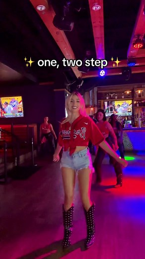 One, two step 💃 comment link for a link to my boots ✨