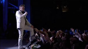 El músico británico prepara su visita a Chile para el mes de diciembre en el marco de su nuevo tour y disco "Low in high-school" No te pierdas a Morrissey en vivo el: - 14 de diciembre, Gran Arena Monticello - 15 de diciembre, Movistar Arena. Venta de entradas por sistemas Puntoticket: bit.ly/MorrisseyCL | T4F Bizarro