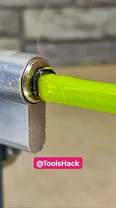 Make sure to remember this trick: How to easily remove a broken key fragment from a lock 🧑‍🔧🛠️🔩🔧✅ . . . . . . . . . #reelsfb #shortsviral #trendingreel #toolstour #5minutecrafts #constructiontips #DIYTools #tooltip #lifehacks #tricks @topfans | Tools Hack