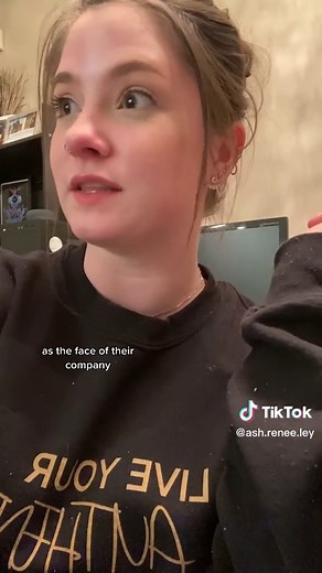 My optometrist says my pupils dilating like this is fine! He says they’re still very reactive, they just like to make me look as if I’m on the ❄️🫠