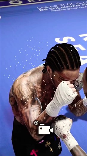 LAMONT ROACH 🪳 JR KNOCKS TANK DAVIS OUT *FNF*😳 #boxing #highlights #shorts