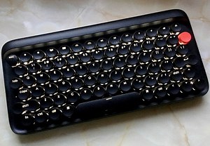 Review: Lofree's Mechanical Bluetooth Keyboard Is a Beautiful, Frustrating Typewriter for Your Mac