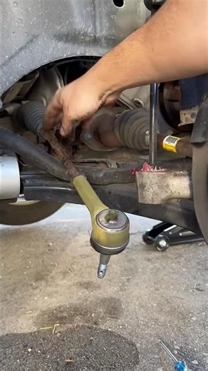 Tie Rod judgment. #automobile #diy #mechanic #tips #tools4life #ytshorts #usa @carworkshop223