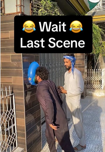 Balon Funny Prank 😂 So Funny Video #balonprank #balonfunny #balonfunn #balon #creatorsearchinsights