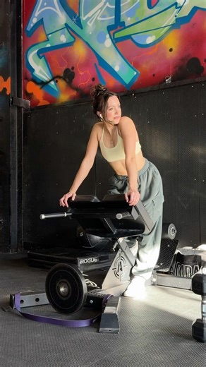 How to add a band to hip extensions #strengthtrainingforwomen #glutesworkout #glutetraining