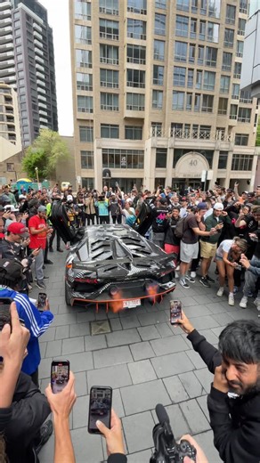 Ξ ΛＳＴ Ξ ＲＮ • Ｌ Ξ Ｇ Ξ Ｎ D Ｓ on Instagram: "DDE’s crazy straight piped Aventador SVJ terrorizing the streets of Toronto in 22’ 💥 The first part of a look back at Gumball 3000: Toronto to Miami in 2022!"