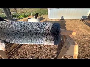 How to set up a livestock scratching station