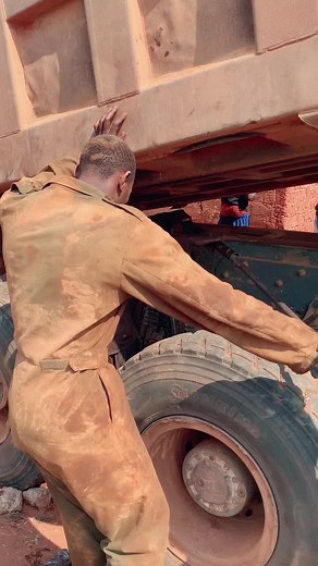 How to Change a Large Truck Tire Efficiently