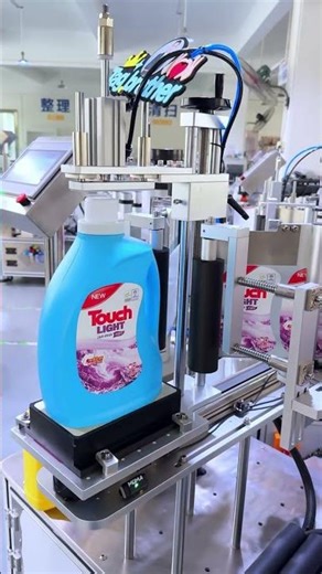 Water bucket labeling machine #chinafactory #labelingmachinemanufacturer #labelingmachine #machine