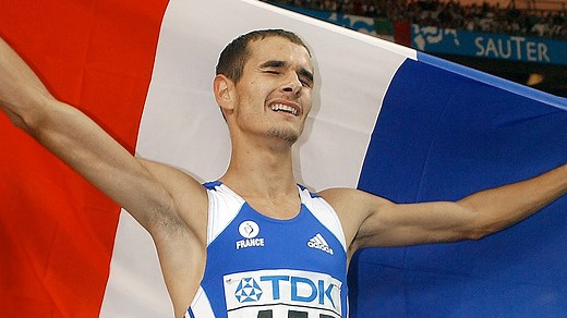 🇫🇷 Déjà 20 ANS 🥈 Mehdi Baala, foulée d’argent 👏 Vice-champion du monde du 1500 m derrière l’immense 🇲🇦 Hicham El Guerrouj, sous les applaudissements d’un public en liesse ! 𝗣𝗮𝗿𝗶𝘀 𝟮𝟬𝟬𝟯 : 𝗹𝗲 𝗿𝗲̂𝘃𝗲 𝗯𝗹𝗲𝘂 Samedi 19 août à 14h sur France 3 🎥 World Athletics 🎙 France tv sport | FFA - Fédération Française d'Athlétisme