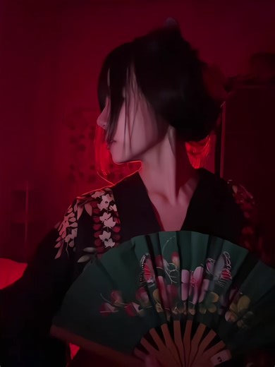 Để booking review của em, vui lòng liên hệ Zalo Thương Hoàng nhé