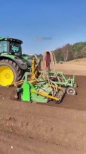 John Deere 6R Tractor in Action: Forming Beds for Onions with Precision