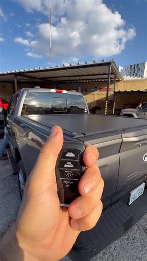 889K views · 5.5K reactions | Descubre la nueva Power-X Control de TEIX ⚡ La tapa de batea inteligente con botones integrados que solo responden a su sensor de proximidad. Seguridad, tecnología y diseño… todo en una sola tapa. #PowerXControl #TEIX #TapaDeBatea #Innovación #TecnologíaAutomotriz #AccesoriosPickup #PickupLife #OffRoadStyle #TruckMods | SP Accesorios | Facebook