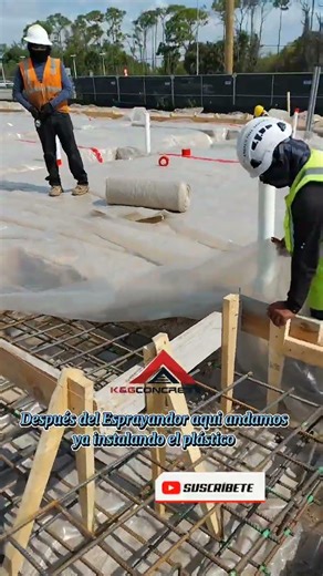 After the sprayer, here we are now installing the plastic sheeting... #k&gconcreteoficial