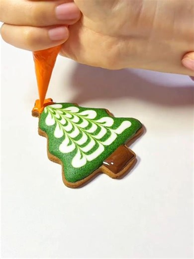Christmas Cookie Art ✨ Tree Design in 10 Seconds!”