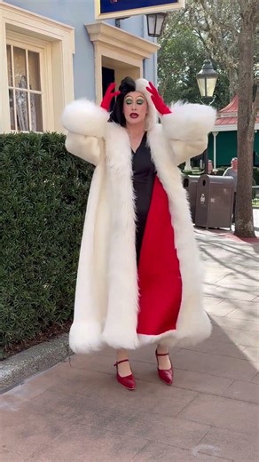 Cruella De Vil - Epcot 🐩