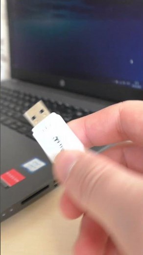 How to connect a USB flash drive to a laptop