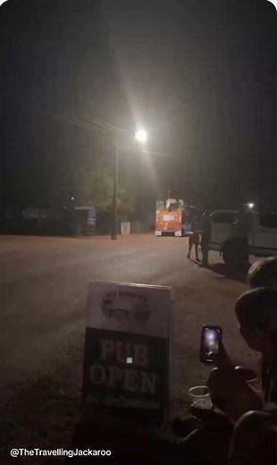 People so often ask me where my favourite place in Australia is and hands down it’s Daly Waters Pub in the Northern Territory and this is one of many reasons why 🤣🇦🇺 For a bit of backstory a few years ago when I was there on cracker night, a few drunk ringers decided to climb up onto the roof into one of the chopper wrecks pretending to be big gun ho chopper pilots (chasing 1st year govies and the like 🤣), ole mate on the ground decided to give them a bit of a fright so went and launched a f
