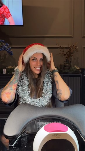 BEAUTY SALON VIENNA | NAILS EYEBROWS LAMINATION on Instagram: "Dear clients, Thank you for trusting us with your nails year after year 💅🏼 In 2026, we promise to keep delighting you with the most beautiful manicures, pedicures, brows and to give you even more beauty and confidence. Happy New Year! ✨ P.S. We’re taking a short holiday break and will be back on 06.01 💫"