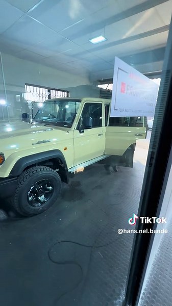 😍Never a bad day when you have a few Land Cruisers standing around! - - - - - #dunlopzone #tyres #hansnelbande #tyresnorthwest #roadtrip #mzansi #southafrica #vehiclesafety #roadsafety #4x4 #overlanding #offroad #adventure #4x4southafrica #landcruiser #cruiser