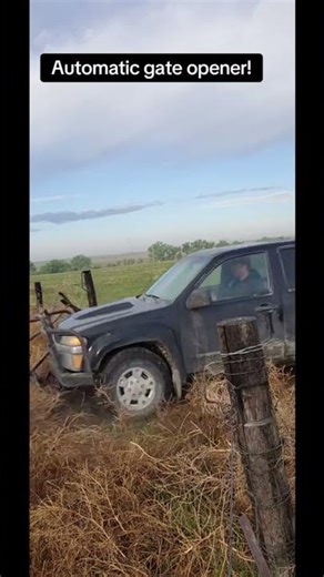 I built this automatic gate opener in just a few minutes! #ranch #agriculture #cattle #livestock