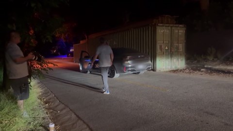 Ben Affleck Angrily Chews Out Paparazzi As They Flash Him Leaving J Lo House