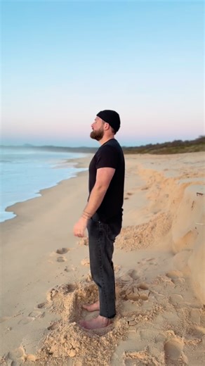 Here’s my 2-minute daily check-in I do before anything else Most people jump straight into their workouts - or their day - without actually asking their body how it feels. Then they’re surprised when pain, stiffness, or low energy catches them off guard. Your fascia and nervous system crave input. If you don’t give them a gentle, exploratory warm-up, your body defaults into protection mode: tighter muscles, reduced range of motion, poorer movement quality, and higher injury risk. My daily check-