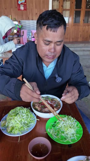 Khám Phá Ẩm Thực Đà Lạt: Mukbang Nguyên Liệu Tươi Ngon