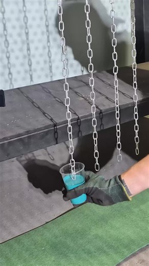 Crafty Panda on Instagram: "Quick Chain Painting Hack #craftypanda #crafts #renovation #diy #blue"