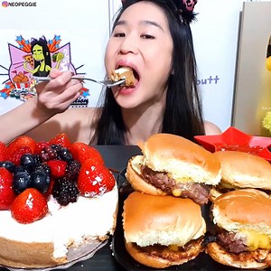 12K views · 501 reactions | Eating Cheesecake from Cheesecake Factory! Also enjoying a side of their Roadside Sliders! Of their thousands of items on their menu, what's your favorite from Cheesecake Factory? #mukbang #foodreview #asmr #eatingshow #eating #eatintasmr #asmreating #cheesecake #cake #cheesecakefactory #cheeseburger #foodie | Peggie Neo | Facebook