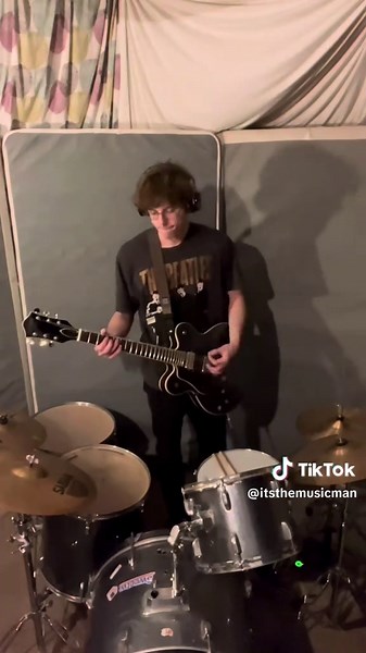 Hard Rock Instrumental: Energetic Drums and Guitar