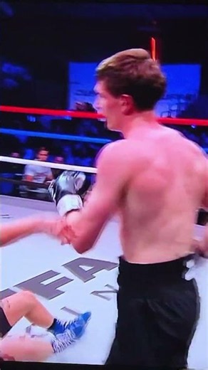 Sam Hickey Ko's Todd Tompkins 🥊 #boxing #Dundee #tricky