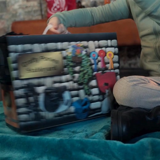 🎄 Got a little horse lover at home? 🐴 Introducing the Crafty Ponies Tack Starter Set! Learn, play & discover pony care skills with their very own soft toy pony. What's the perfect Christmas gift for them this year? | Crafty Ponies