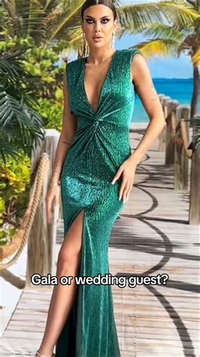 This glamorous evening dress is made for gala nights, black tie events and wedding guest moments 🥰✨️