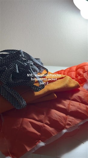 Part 2 of turning my #NYCmarathon poncho into a quilted jacket :) turns out sewing is a lot more tracing, cutting, and ironing than it is sewing. also who was going to tell me quilting takes for. ever. things we conquered today: -turned everything quilted -made binding tape (the edge that will be gingham) -and cut all the pieces for the lining of the jacket which i’m repurposing from the actual lining of the poncho! i even saved the original tag to add inside as well 🤭 #sewing #diy #quiltedjack