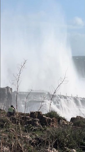 Imagens impressionantes das ondas em Portugal Cascais!