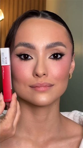 الروج الاحمر اللي يخلي العيون كلها عليكى👌👌