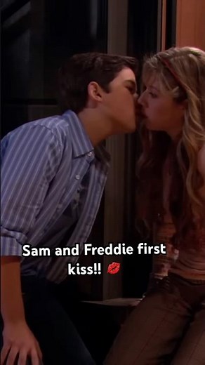 SAM AND FREDDIE FIRST KISS!! 💜#icarly #sampuckett #freddiebenson #seddie #samandfreddie #kissing