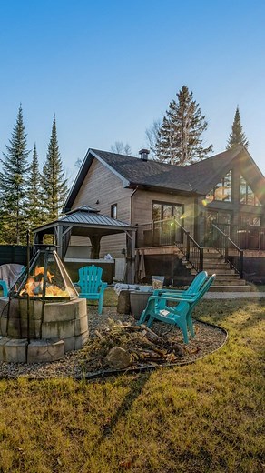 6.4K views · 721 reactions | Notre chalet est disponible en location! FULL BEAU ET CONFO!!! 歷#LeHamac @passionchalets #Chertsey #Riviere #feu #chalet #fondue #pingpong #4Chambres | Pascal Morrissette | Facebook