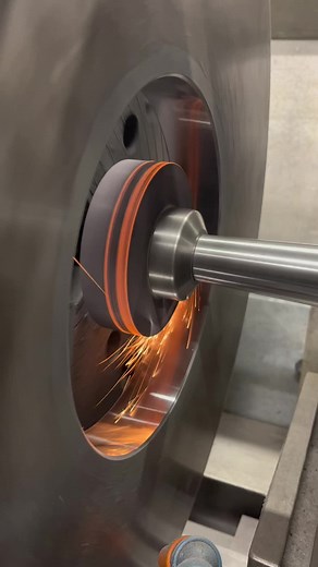 Metalworking Process: Grinding a Cylindrical Object