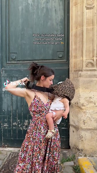 Si vous recherchez un porte bébé dans la tendance léopard du moment, vous êtes servis. 🤎 ✨produit offert* @momsilk_fr #portebebe #leopard #tendance #collaboration
