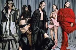 Fashion Editorial: Rick Owens Step into the world of visionary designer Rick Owens, celebrated for his unconventional style. @rickowensonline @rickowensstore.hongkong creative direction : @inggradwantmagic photo : @oscarchik style : @inggradwantmagic style Assistant : @lhsss_ makeup : @chichili hair : @keithwo set: @wvictorwt #ITHK #ITeSHOP #RICKOWENS #SS24 | I.T