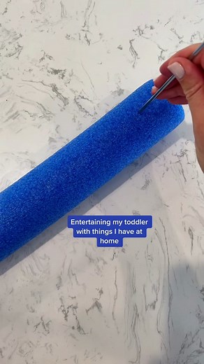 Need a fun activity this week? Try this! DIY SPRINKER 😃 #toddleractivitiesathome #activitiesforkids #toddlermom #toddleractivities #kidactivities #momhack