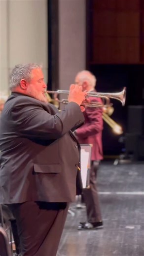 Hitting those high notes like he’s paying rent up there 🎺🎶❤️ @themusicofdrewfennell | @rivercitybrass 🔥 #hotelcalifornia #eagles #eaglesband #eaglesfans #trumpet #trumpetplayer #trumpetlife #solo #trumpetsolo #brassplayer #trumpets #musicianlife #instareel #musiciansofinstagram #musicianlifestyle #trumpetlovers #trumpetvine #musicreels #musicreels #reels #trumpetlove #brassband #classicrock #classicrockmusic #rockclassico #rockclassics #trumpetswag #brassplayers | River City Brass
