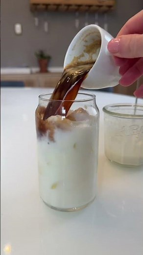 Yummy vanilla cold foam at home 😋 so easy with a frother #coldfoam #coldfoamathome #milkfrother