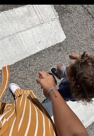 Trying to work while my kid is on winter break… send snacks and patience. Moms, how are we surviving this? #workingmomlife #overstimulatedmom #momhustle #mamastrabajadoras #mamasdetiktok