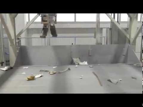 産業廃棄物の選別処理工程にロボット導入