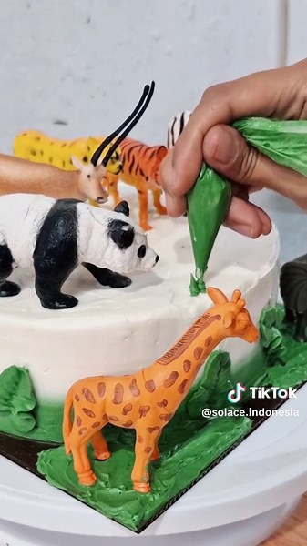 Colorful Zoo Theme Birthday Cake | Cake Decorating Ideas