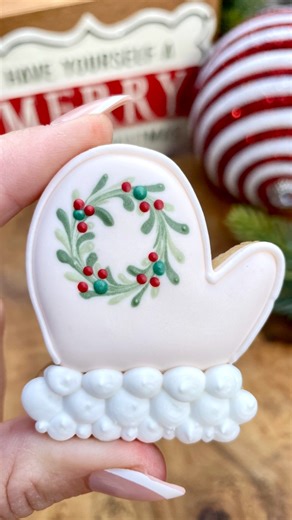 107K views · 1.4K reactions | Mini Wreath Mitten ❤️❤️❤️ . . . #mittens #wreath #christmas #christmascookies #happyholidays #mittencookies #christmaswreath #winter #holidaycookies #holidaybaking #cookieideas #wetonwet #royalicing #sugarcookies #cozy #donetoatee #cookies #newjersey #bergencounty #cookiedecorating #decorating #holidaydecorating #christmasdecor #cookievideo #cookiereels #fyp #pastel #galletas #merrychristmas #fypシ | Done to a Tee | Facebook