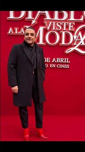 Esteban Macías causa polémica al llegar en tacones al evento de El Díablo viste a la Moda. 👠